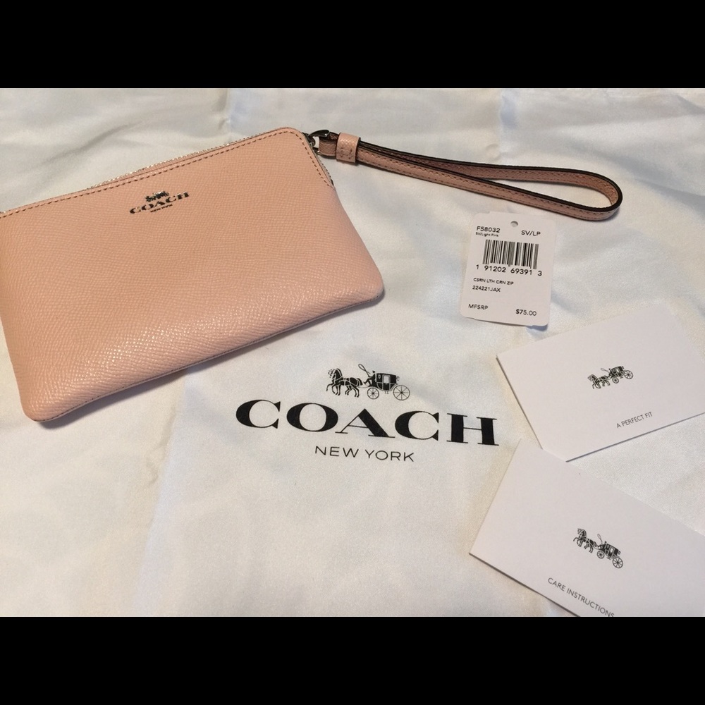 COACH Wristlet 💖💖💖